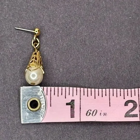 Vtg Memories 1900 Pearl Drop Earrings Gold Tone Filigree Shell Cap Made in USA - Picture 10 of 10
